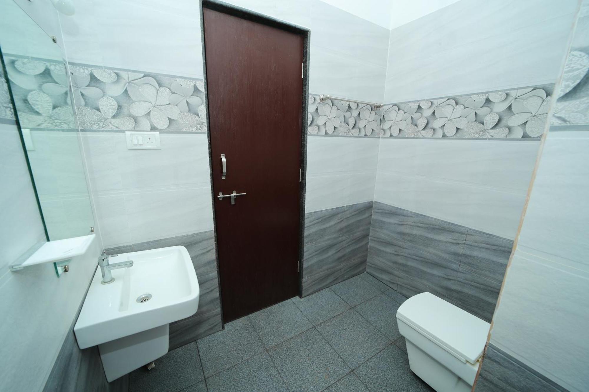 Hotel Radhma Residency Udupi Esterno foto